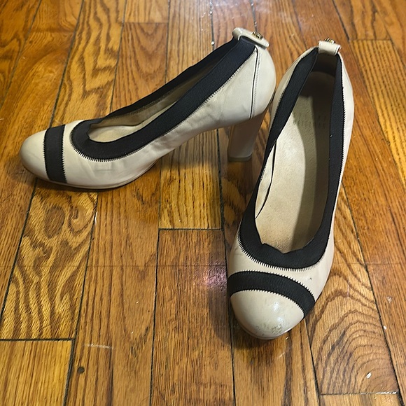 STUART WEITZMAN Cream and Black Elastic Trim Easily Round Pump, 6.5 - Picture 1 of 10